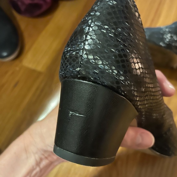 Trotter Jamie Criss Cross Pumps - Picture 4 of 6